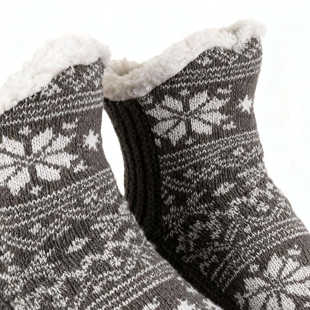 Sinolmaibe heated socks during commute demonstrating practical warmth for daily use