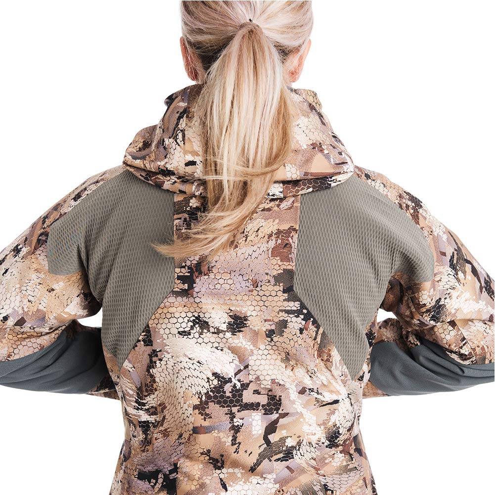 SITKA Hudson lanyard anchor demonstrates convenient call stowage on the go.