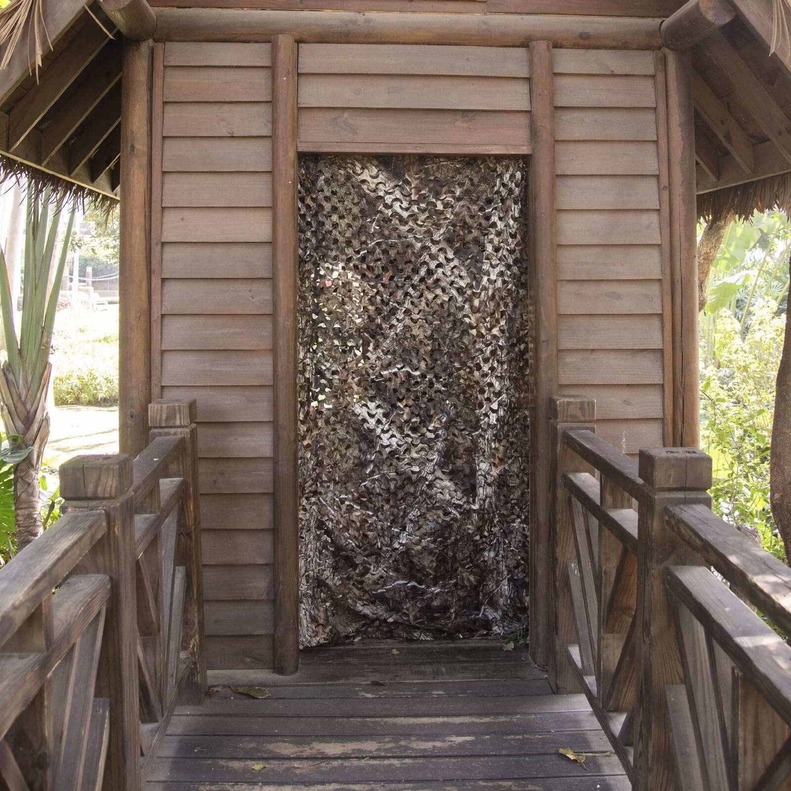 Sitong green camo netting blends with foliage for stealthy hunting and yard decor.