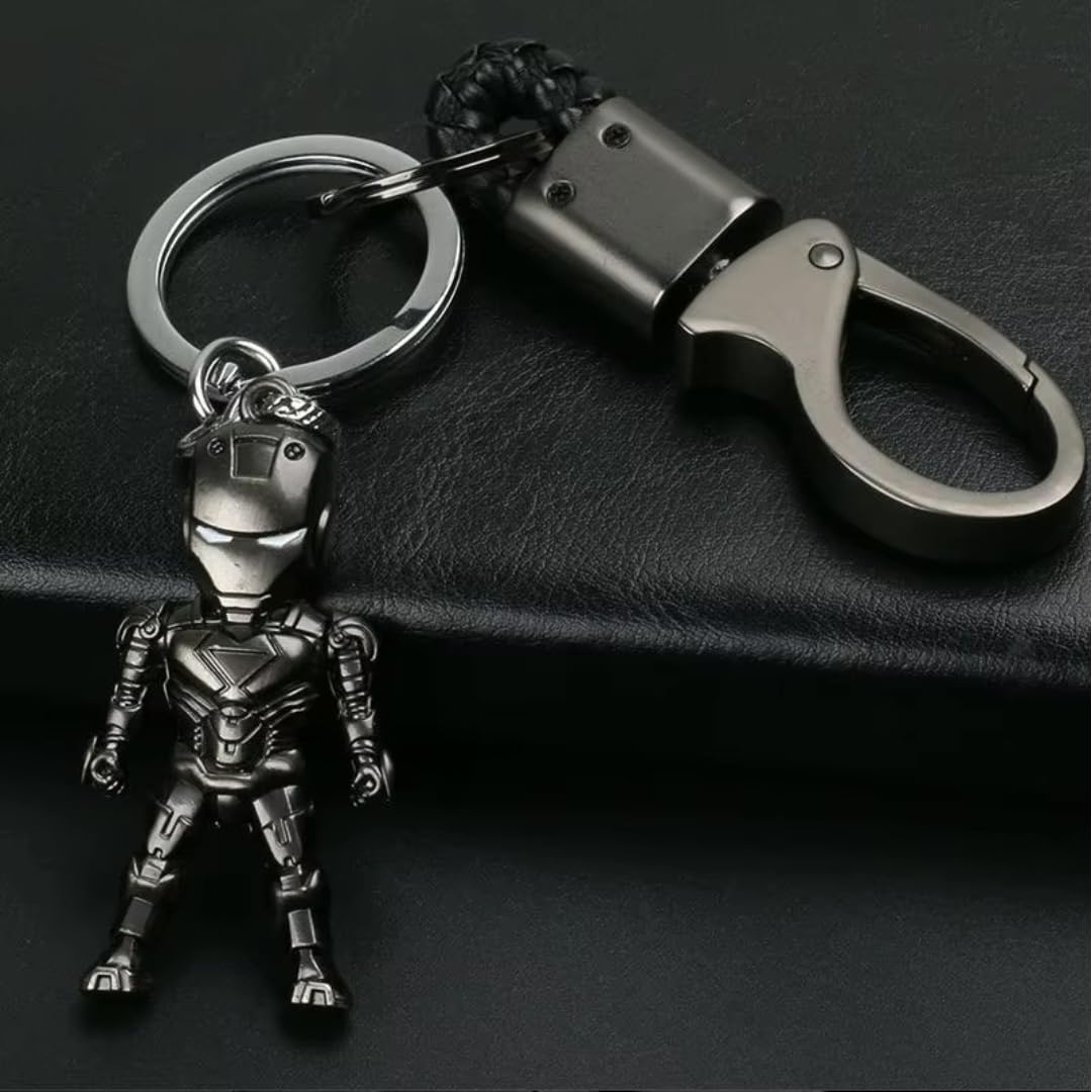 Sitpack OCTO titanium keyrings assembly shows quick access to essentials