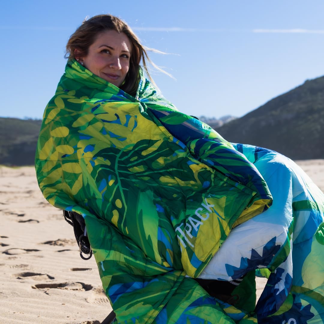 Sitpack Tropic Breeze blanket demonstrates easy packing and portability.