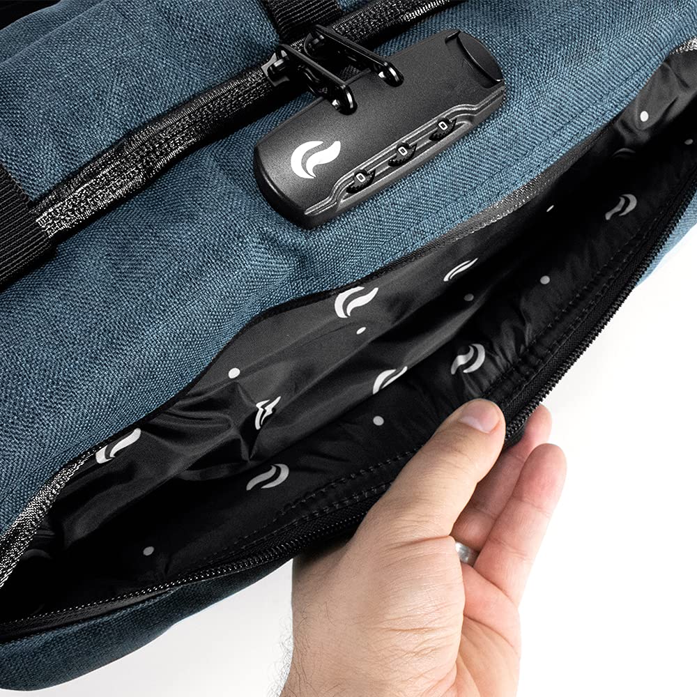 Skunk Duffle carbon-filter thermal lining helps maintain item integrity.