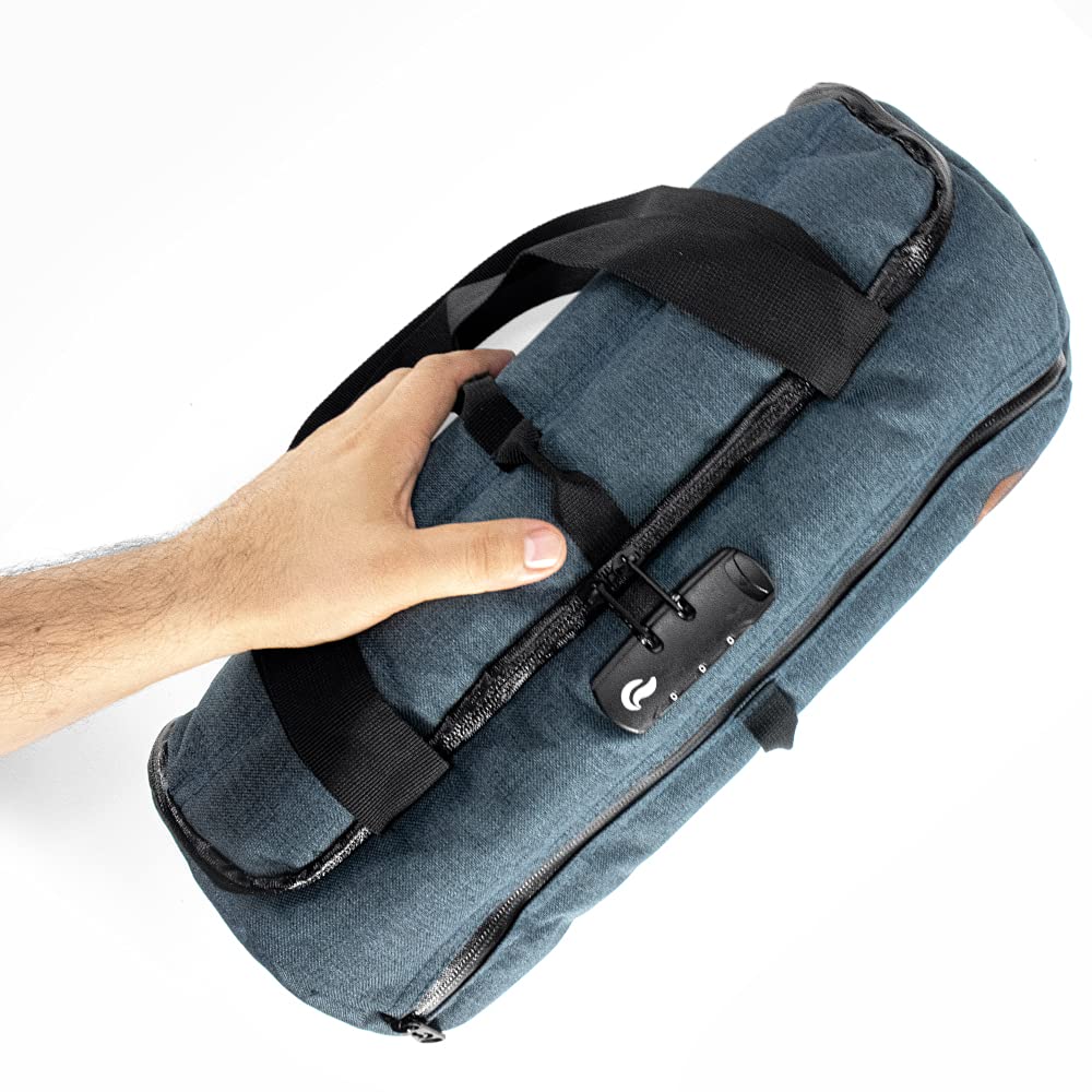Skunk Duffle dual top zipper closures provide easy access on the go.