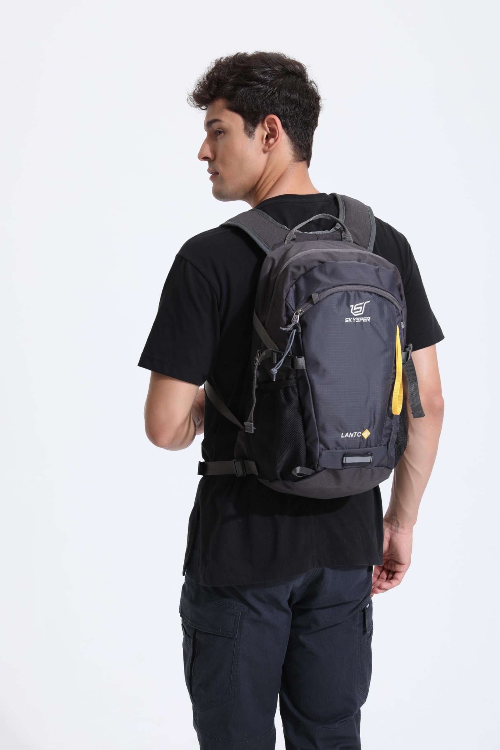 SKYSPER 20L hiking backpack back panel ventilation keeps you cool during walks