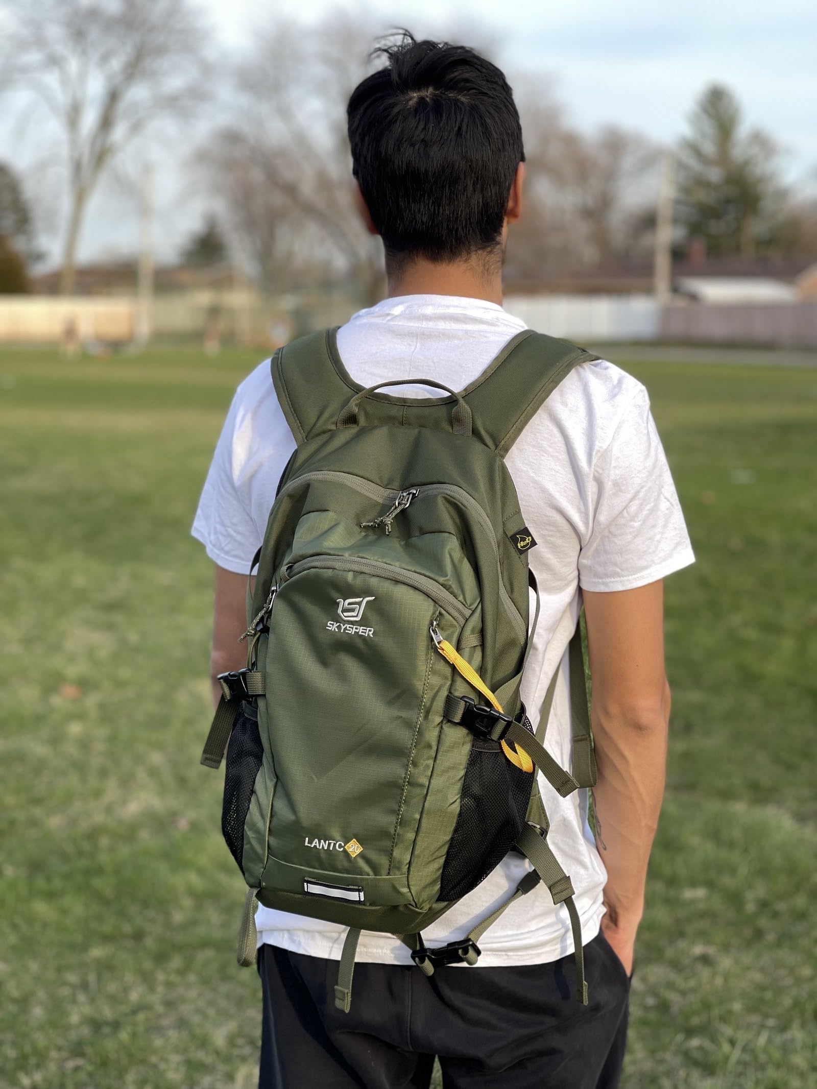 SKYSPER 20L capacity demonstrates compact daily adventure or weekend city hikes