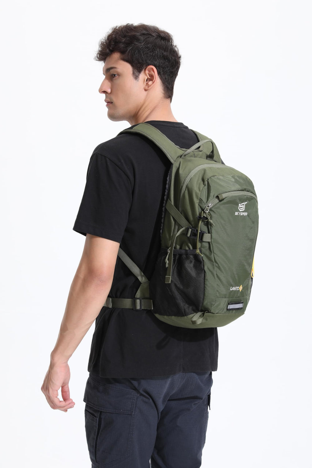 SKYSPER adjustable and removable straps adapt to varying activities
