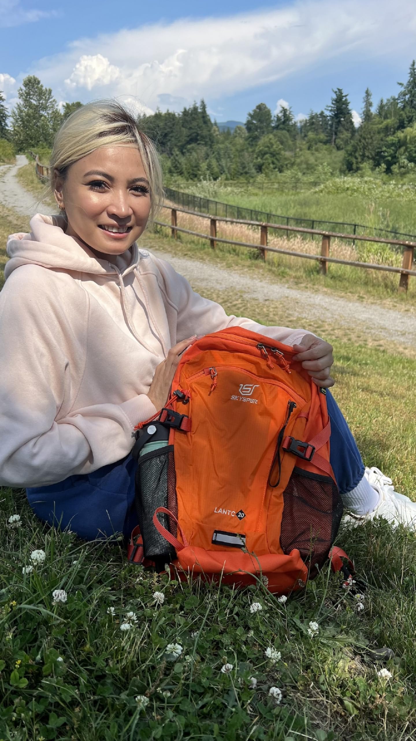SKYSPER ergonomic back system maintains comfort on long hikes.