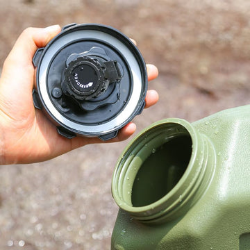 SLOYUNLU leak-proof cap keeps water secure during transport and movement.
