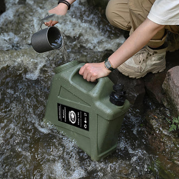 SLOYUNLU portable water container with shoulder strap for hands-free carrying.