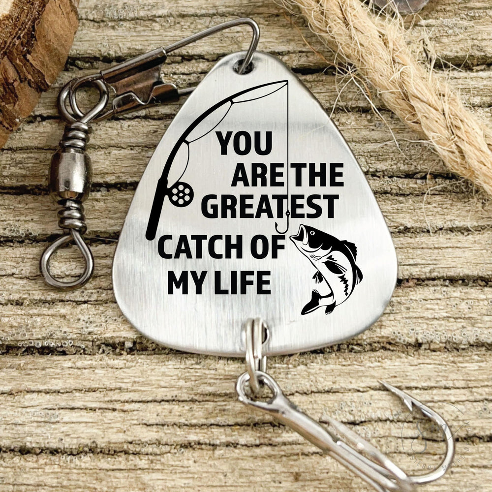 SM Design keepsake tin highlights secure, ready-to-gift presentation