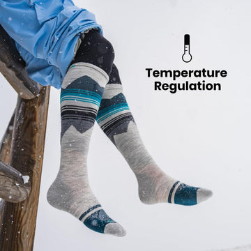 Smartwool Alpine Apres Crew Socks charcoal closeup texture reveals chunky yarns.