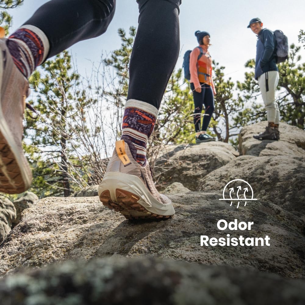 Smartwool Hike flat-knit toe striped crew socks: seamless comfort on rugged trails.