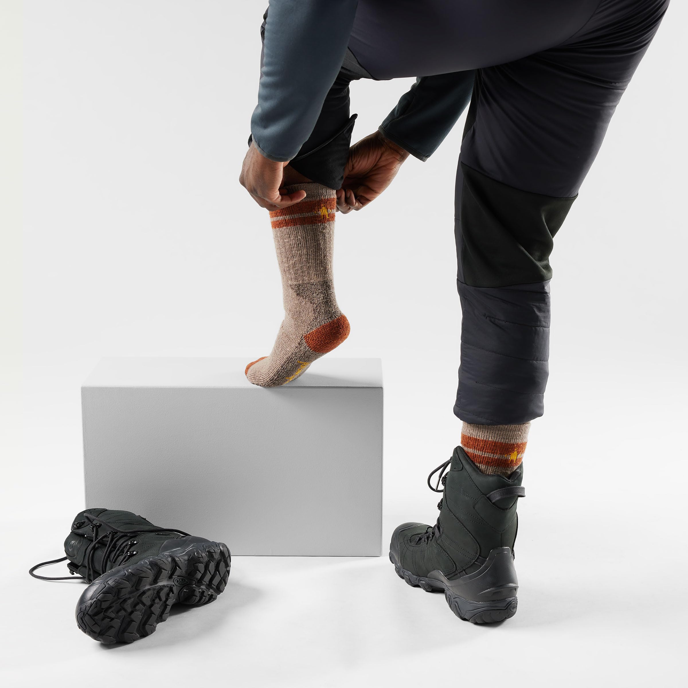 Smartwool Mountaineer socks close-up shows Merino wool texture for moisture management and odor resistance.