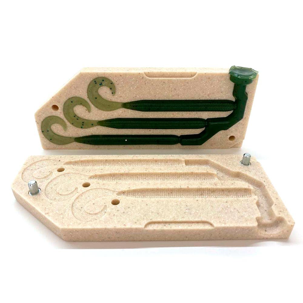 Smedioks Yamamoto Stretch 40 Grub mold close-up highlighting precise 3-cavity design.