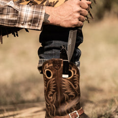 Lanyard hole feature on Smith & Wesson knife