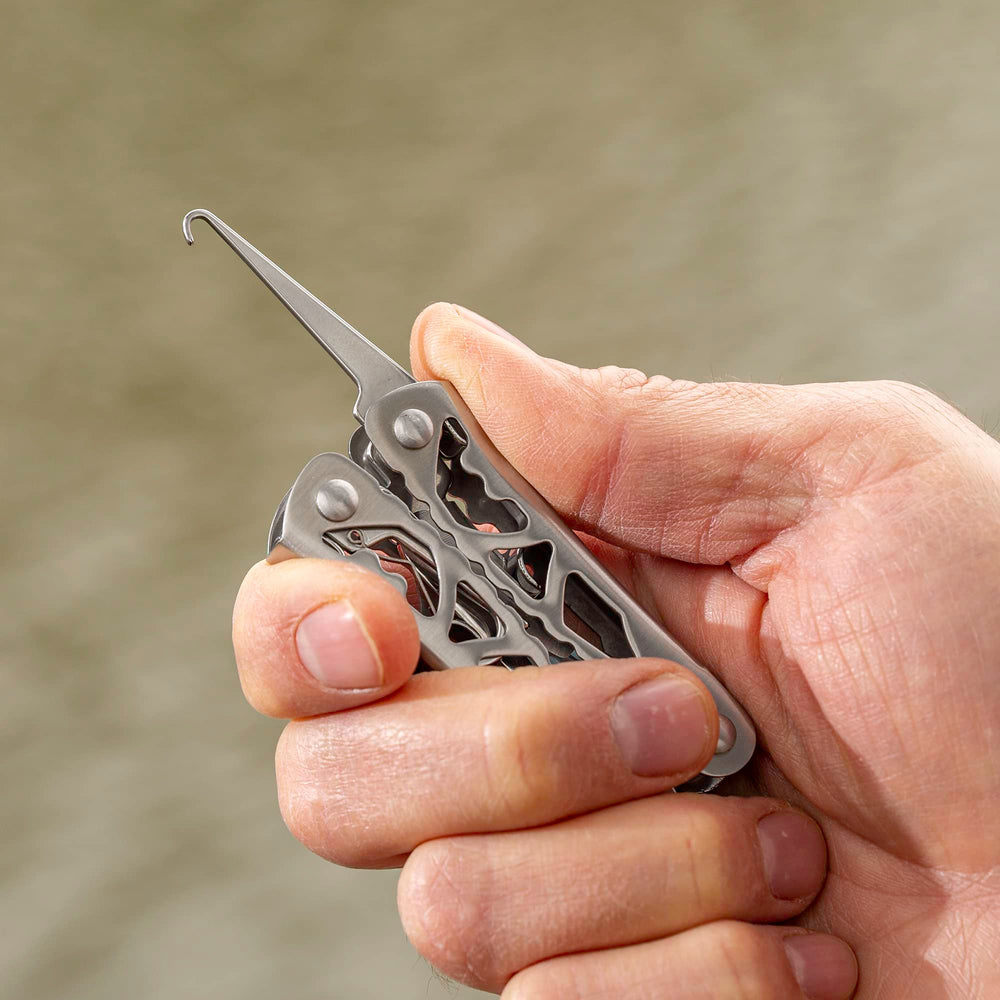 Smith's Caprella compact design fits pockets and tackle boxes easily