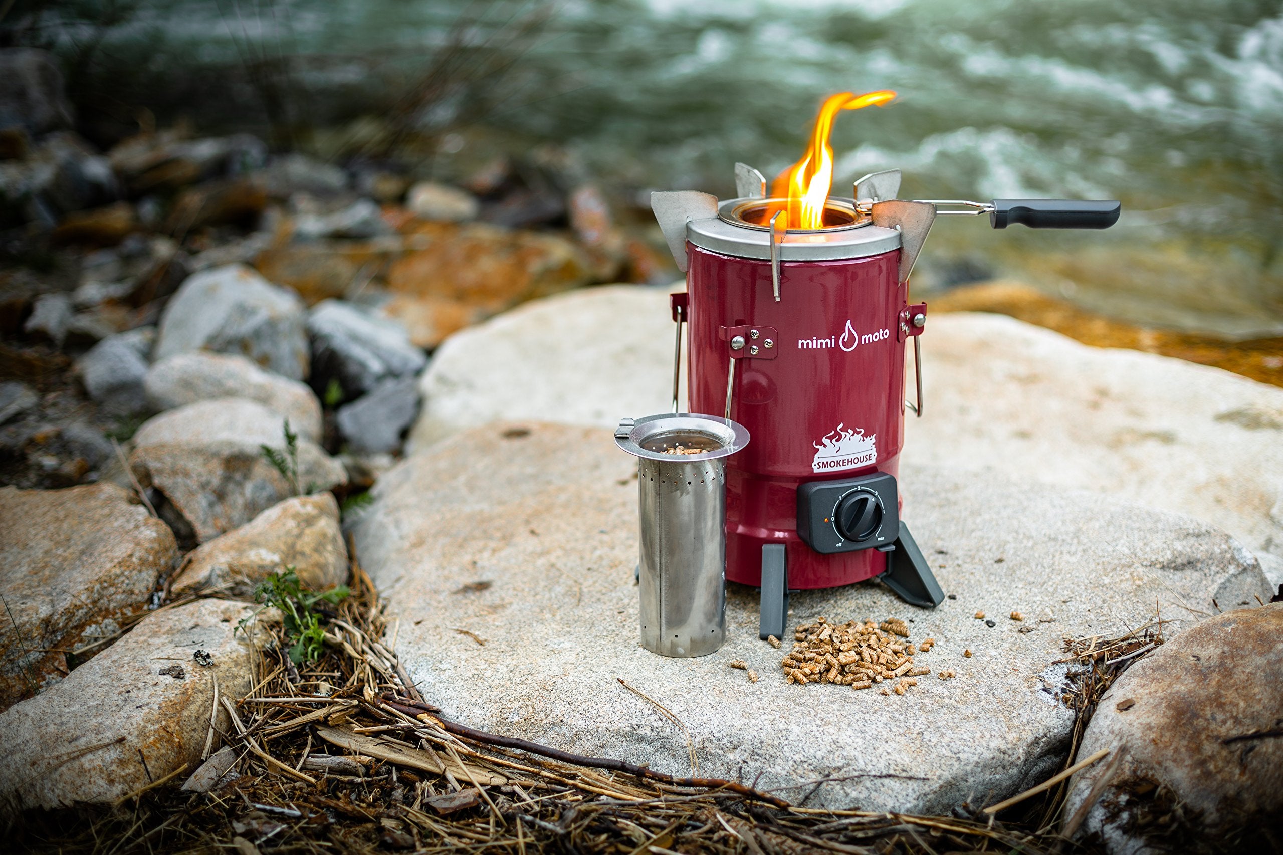 Smokehouse Moto two-chamber design enables continuous cooking and efficient heat control.