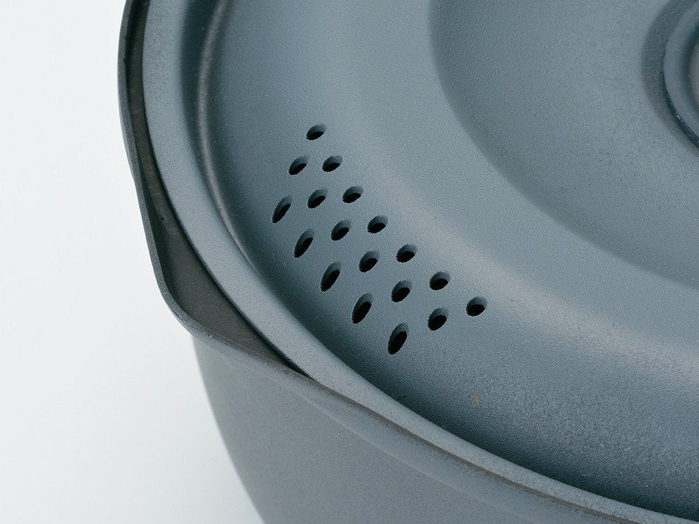 Snow Peak 1500 Cookset interchangeable handle enables versatile setup and compact packing
