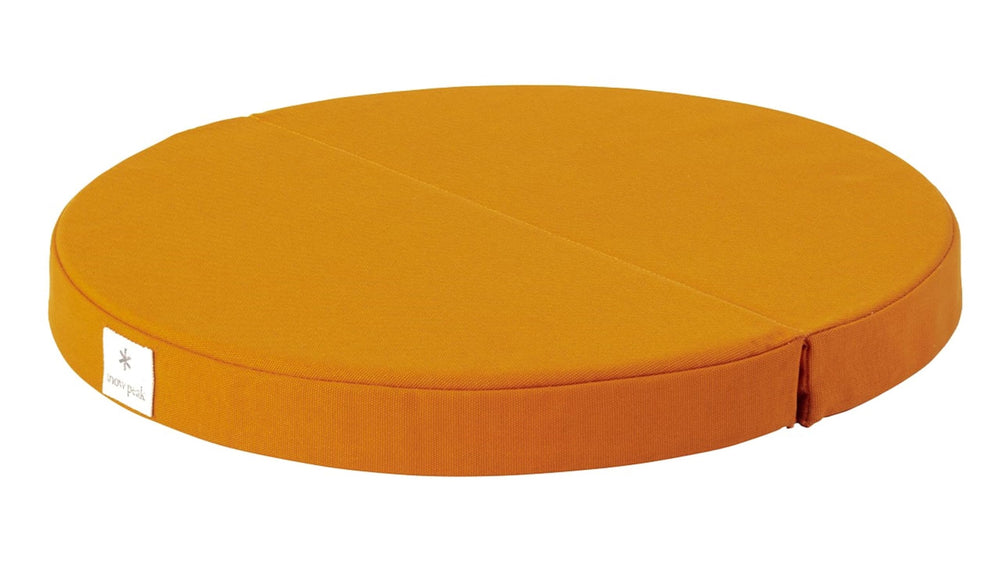 Snow Peak Lounge Cushion folding design enables easy transport.