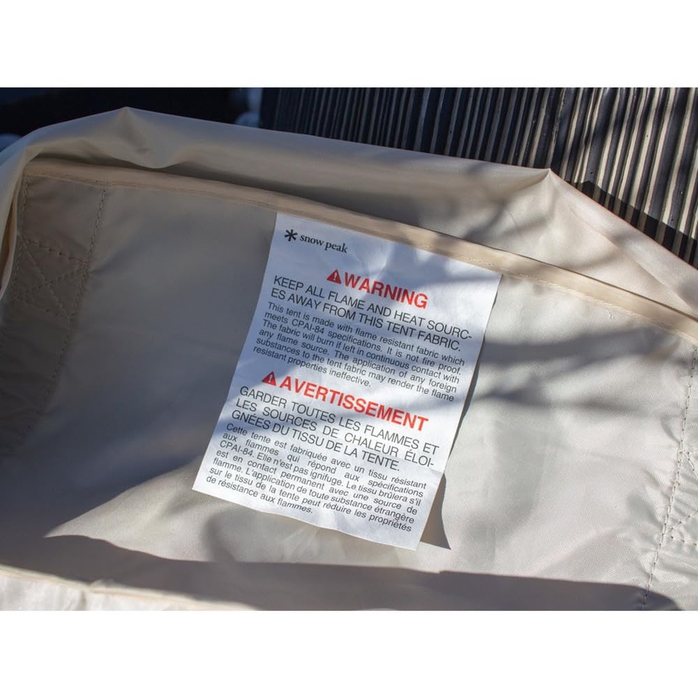 Snow Peak Vault carrying case supports quick storage.