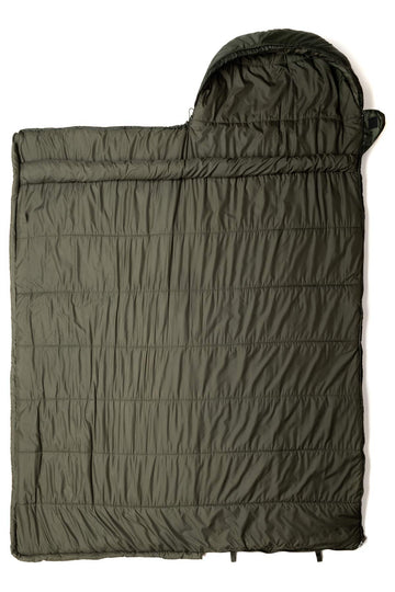 Snugpak Basecamp Ops Navigator AQUALight shell repels rain for dry conditions.
