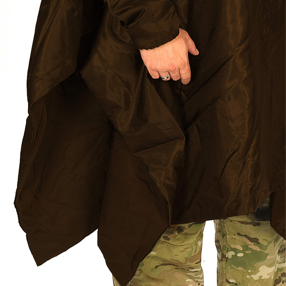 Paratex fabric keeps the poncho liner fresh and windproof.