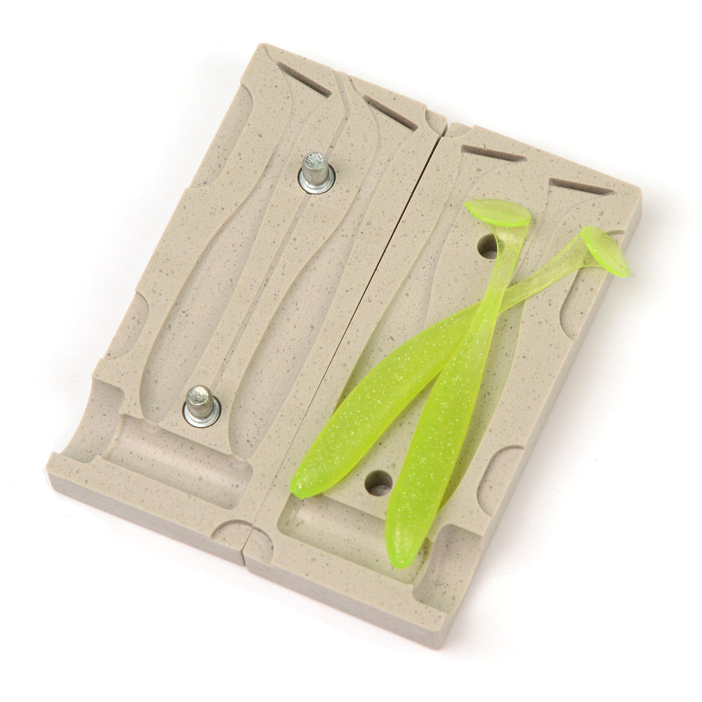 Smart air vent system on lure mold