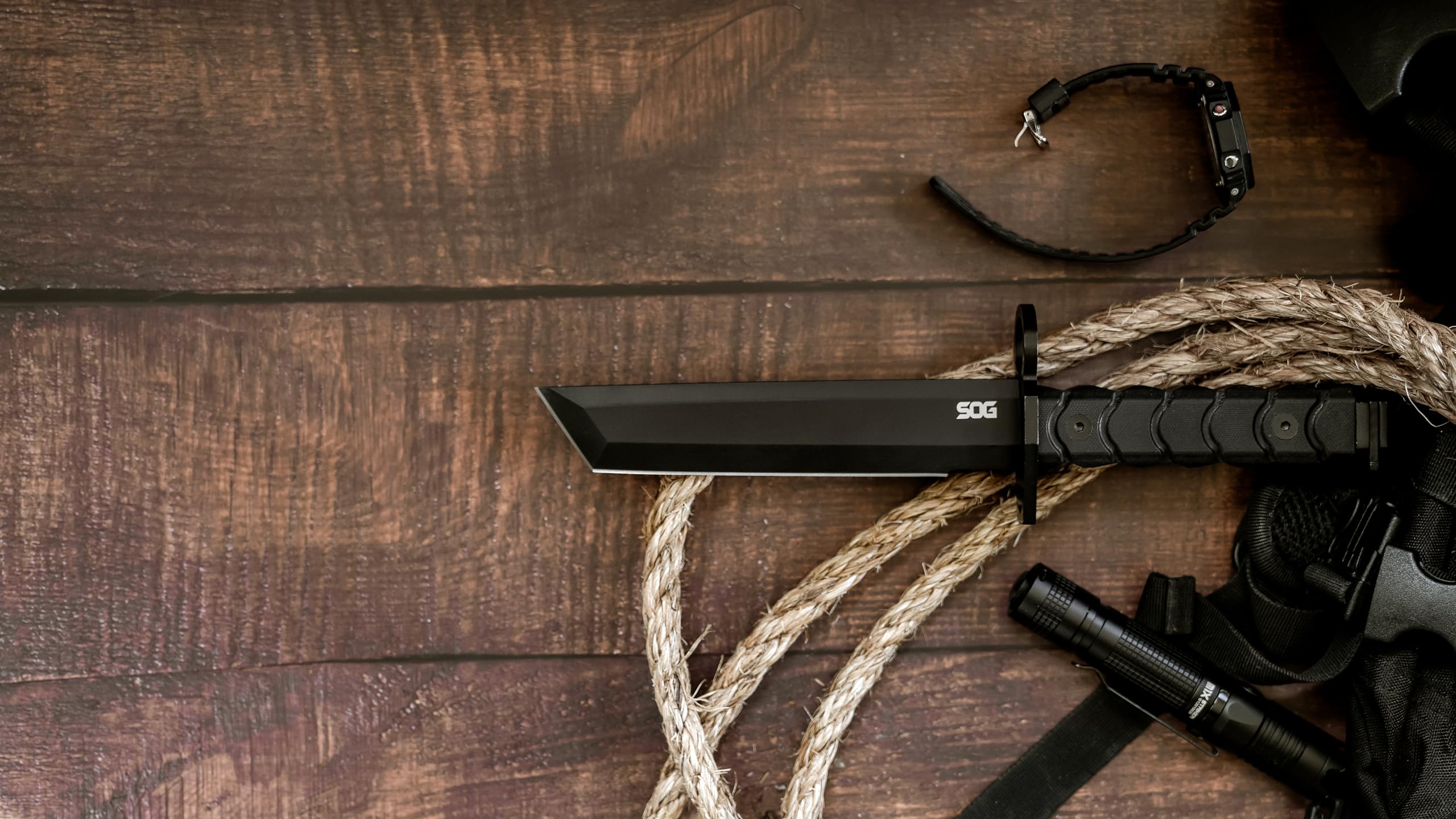 Overall length 12.2 inches and weight 19.2 oz of SOG BAR15T