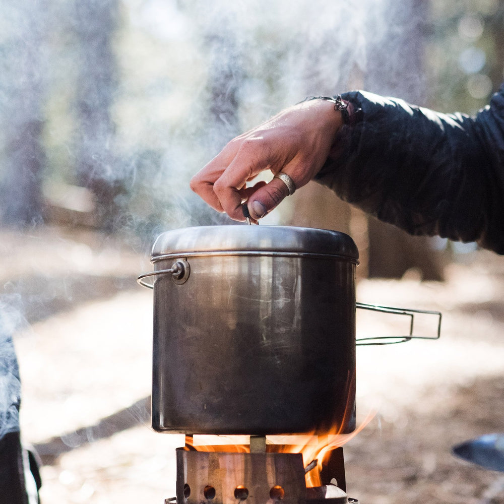 Solo Stove Pot 4000 silicone lift tab for easy lifting.