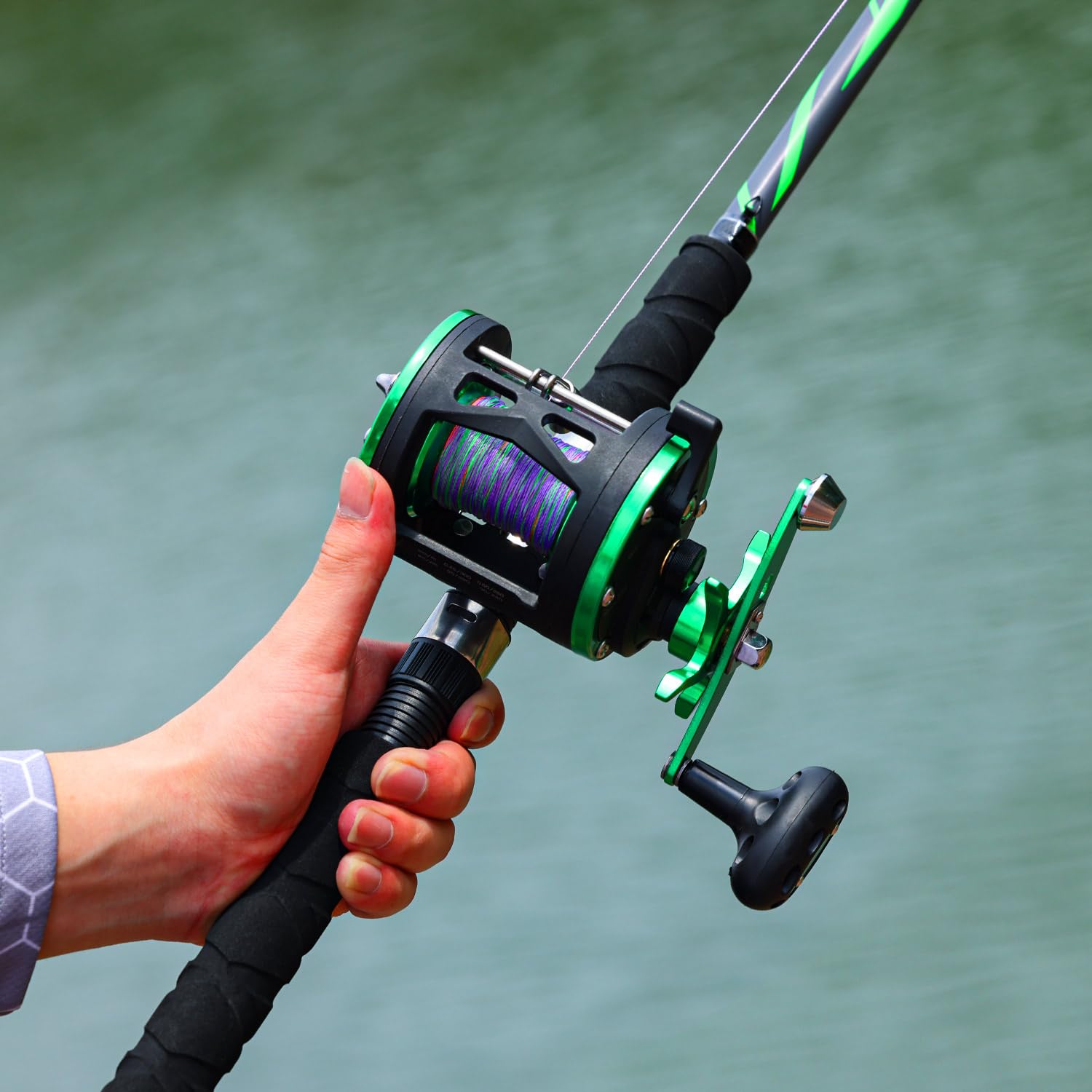 Sougayilang 3+1 bearing system ensures smooth retrieves during use.