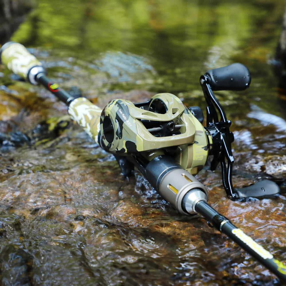 Sougayilang baitcaster split rear handle enhances comfort and reduces fatigue.