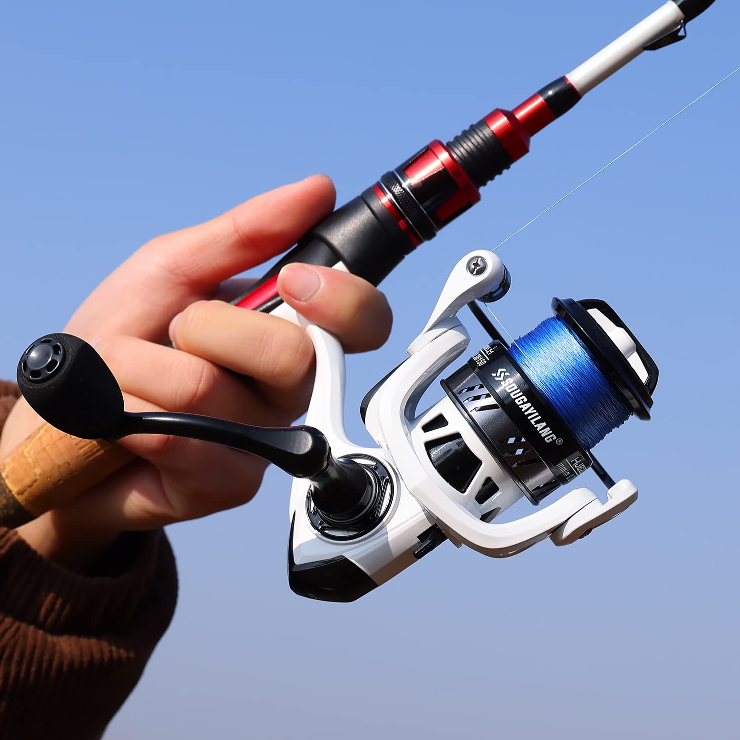 Sougayilang diagonal carbon tape rod construction enhances strength and twist resistance.