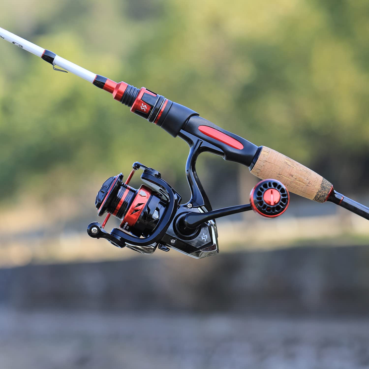 18 lb drag system enables controlled fights with larger bass without surprise