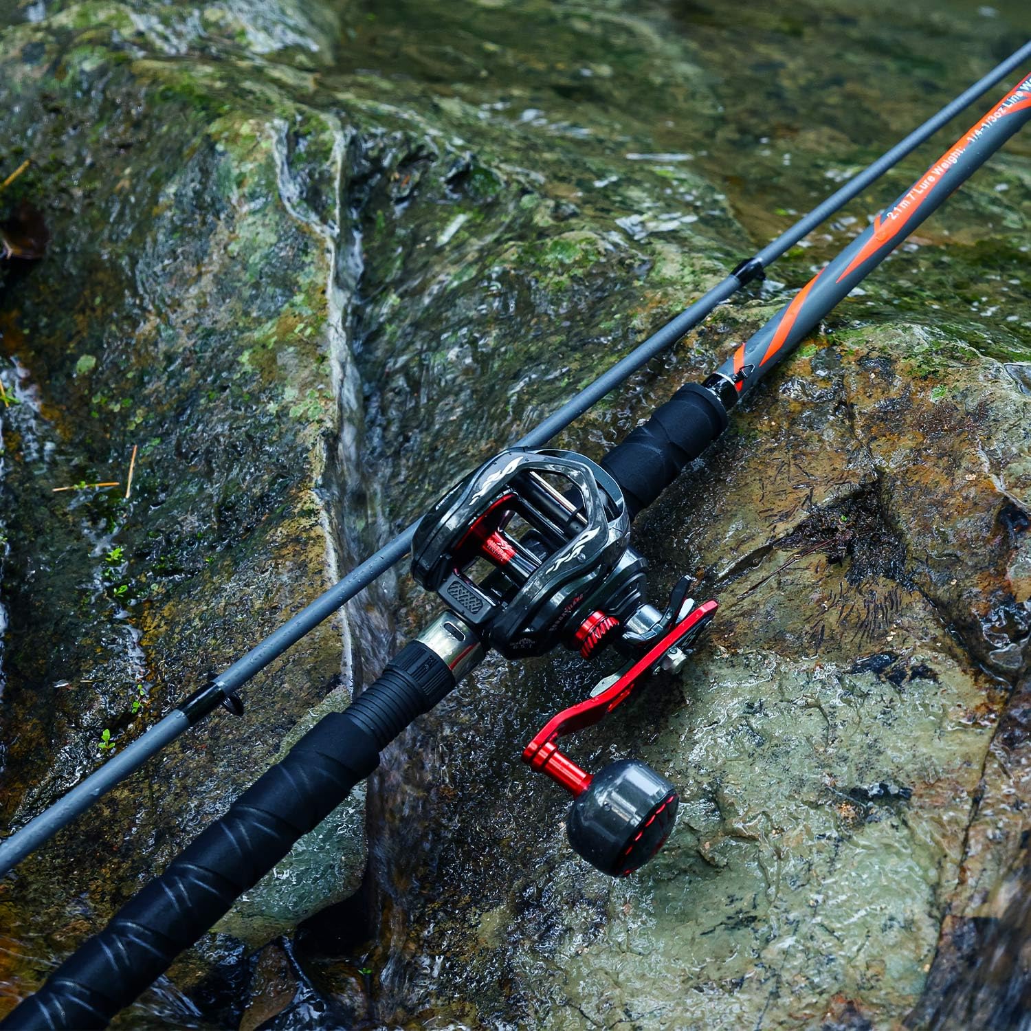 Right-handed baitcasting setup for Musky fishing