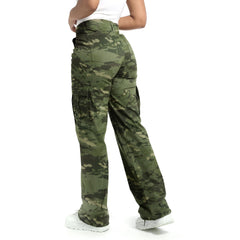 Soulsfeng women's camo baggy pants side pocket detail emphasizes secure, accessible storage.