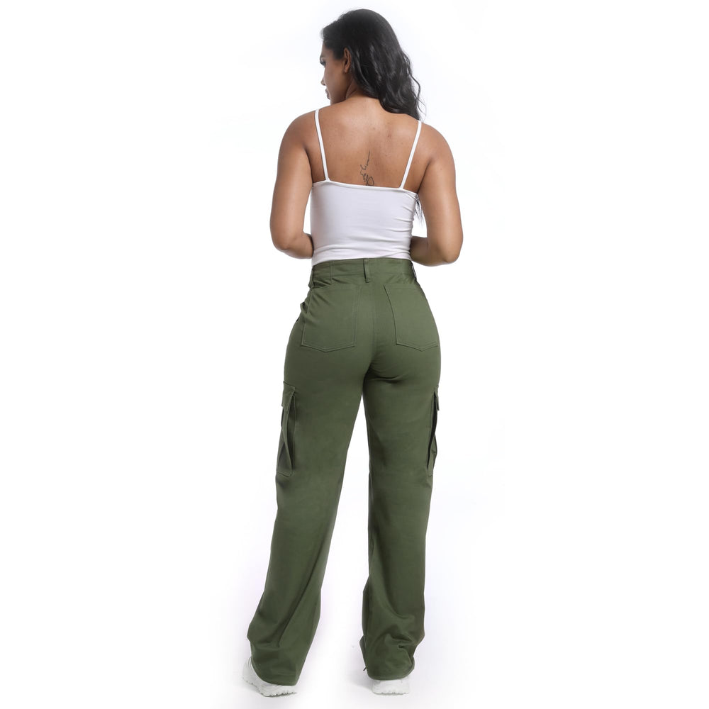 Soulsfeng green cargo pants in flattering fit suitable for urban exploration and trails
