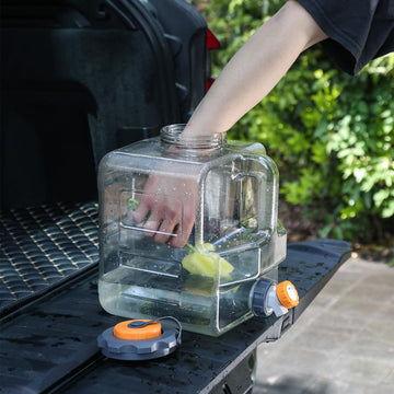 Sparkstarses jug non-slip handle ensures secure carrying when full.