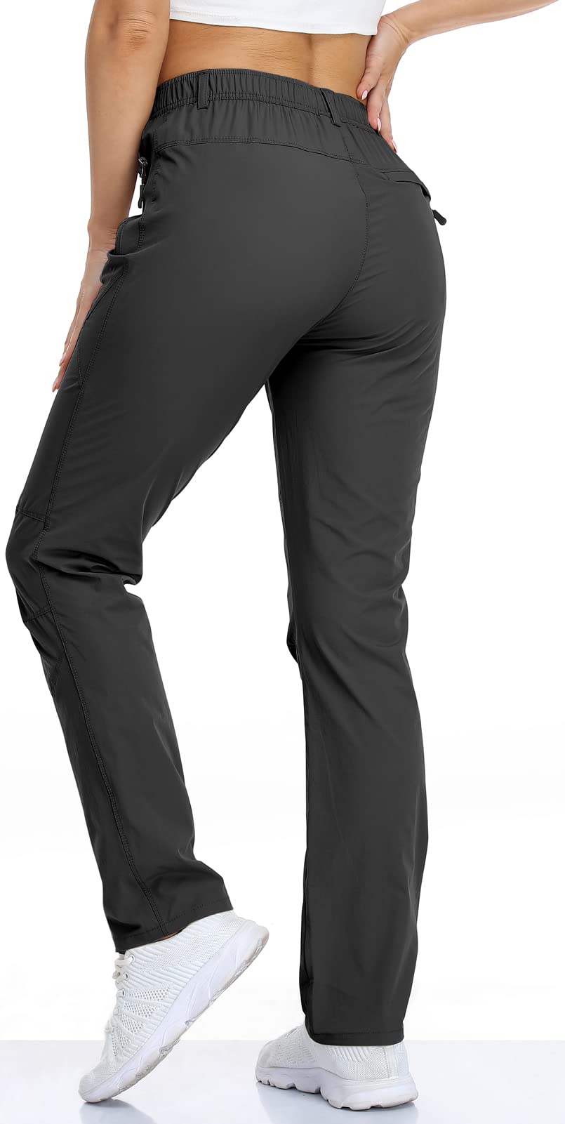 SPOSULEI elastic waistband and articulated knees ensure comfortable movement on trails.