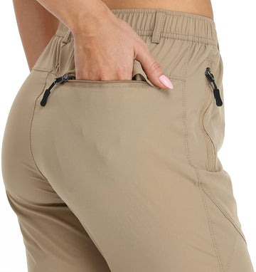 SPOSULEI elastic waistband adapts to movement during golf and hiking.