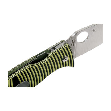 Spyderco Caribbean Salt branding logo on blade