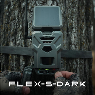SPYPOINT Flex-S-Dark quick setup with on-camera controls and mobile activation.