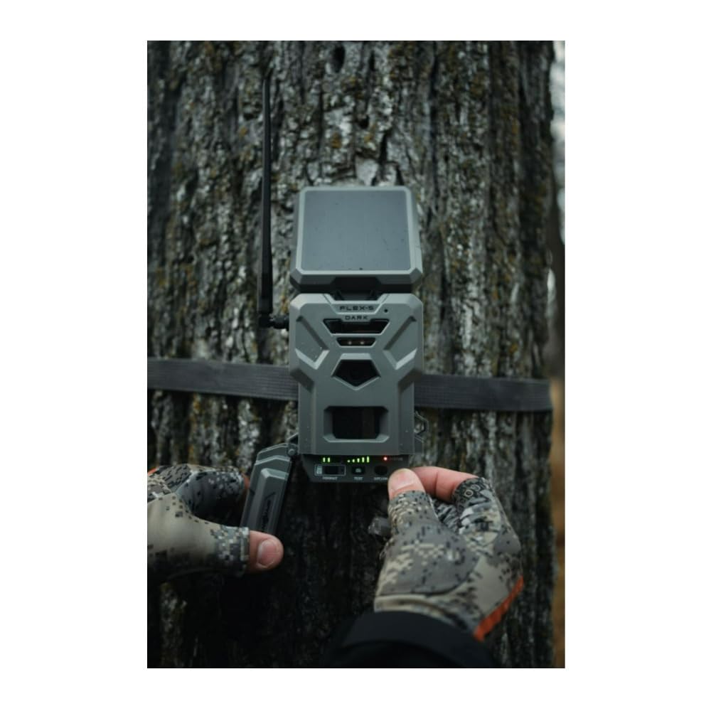 SPYPOINT Flex-S-Dark no-glow night vision preserves discretion in darkness.