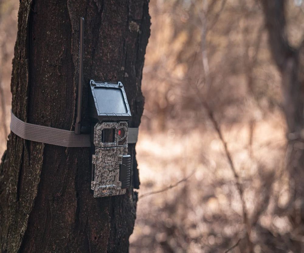 SPYPOINT mounting options for easy concealment and setup.