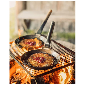 Stabilotherm Hunter Pan stored in backpack highlights space-saving design for camping.