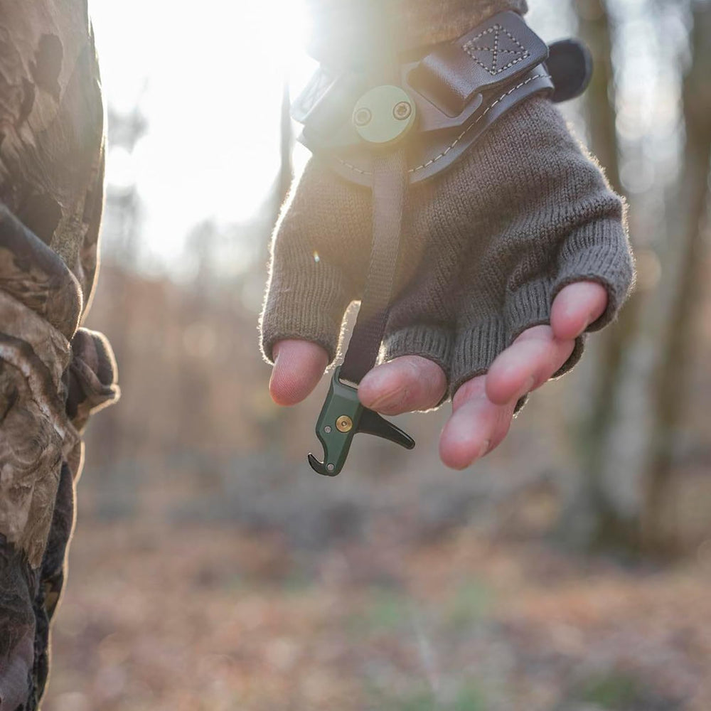 Stan SoleX open-hook connection enabling fast, intuitive bowstring hook-up during hunts.