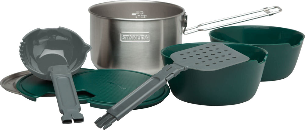 Stanley Adventure all-in-one 2-bowl cook set lids: secure lids for spill-free transport.