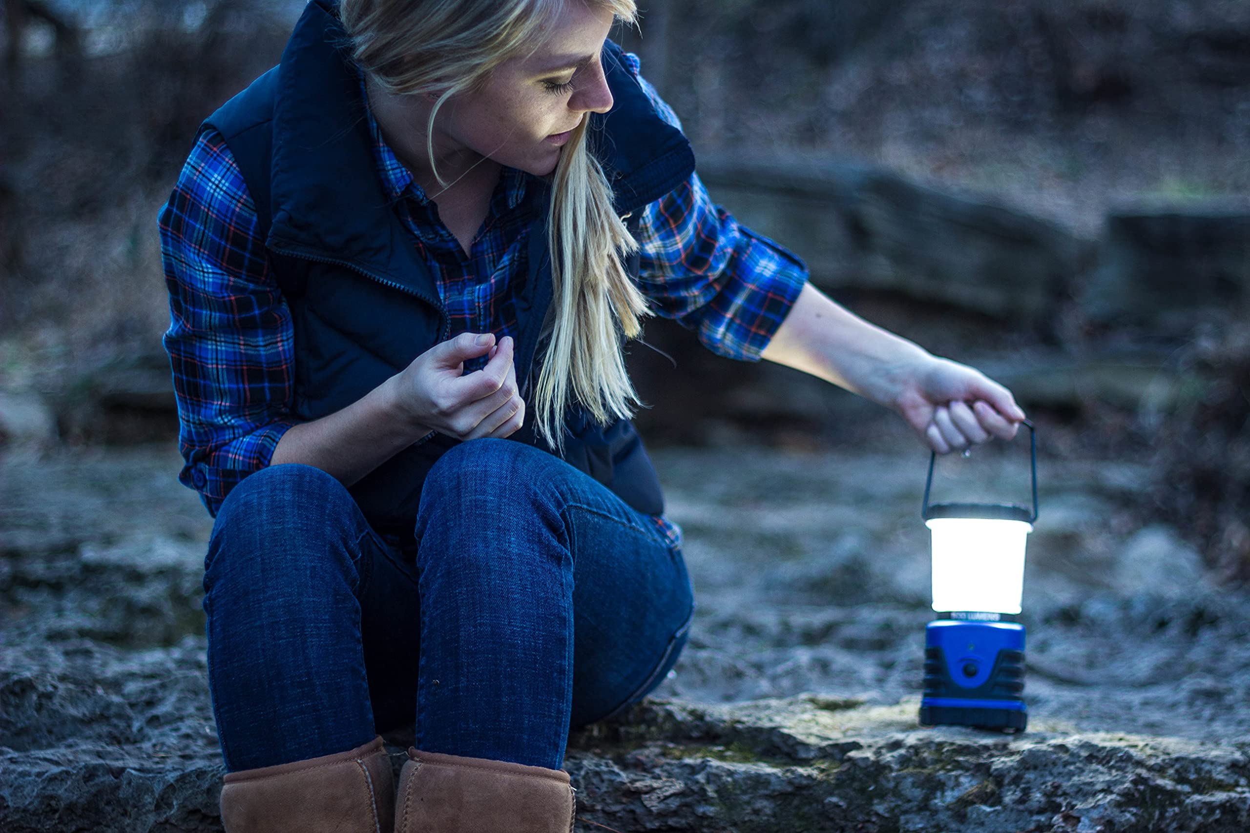 Stansport 500 Lumen Lantern carry-handle design offers easy portability