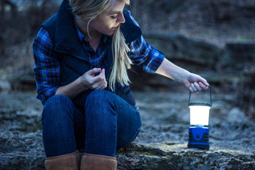 Stansport 500 Lumen Lantern carry-handle design offers easy portability