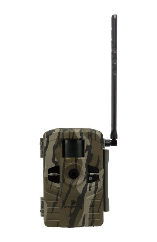 Stealth Cam Connect Max 2.0 battery compartment shows 16 AA capacity.