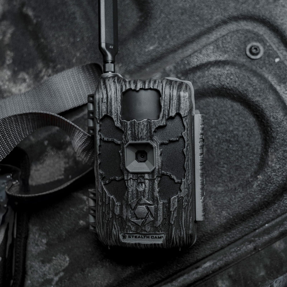 Stealth Cam Deceptor Max supports 16 AA batteries for longer field runs